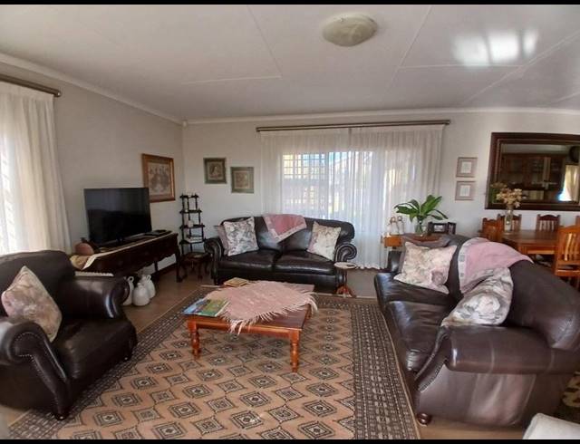 4 BEDROOM HOUSE FOR SALE IN FRAAIUITSIG